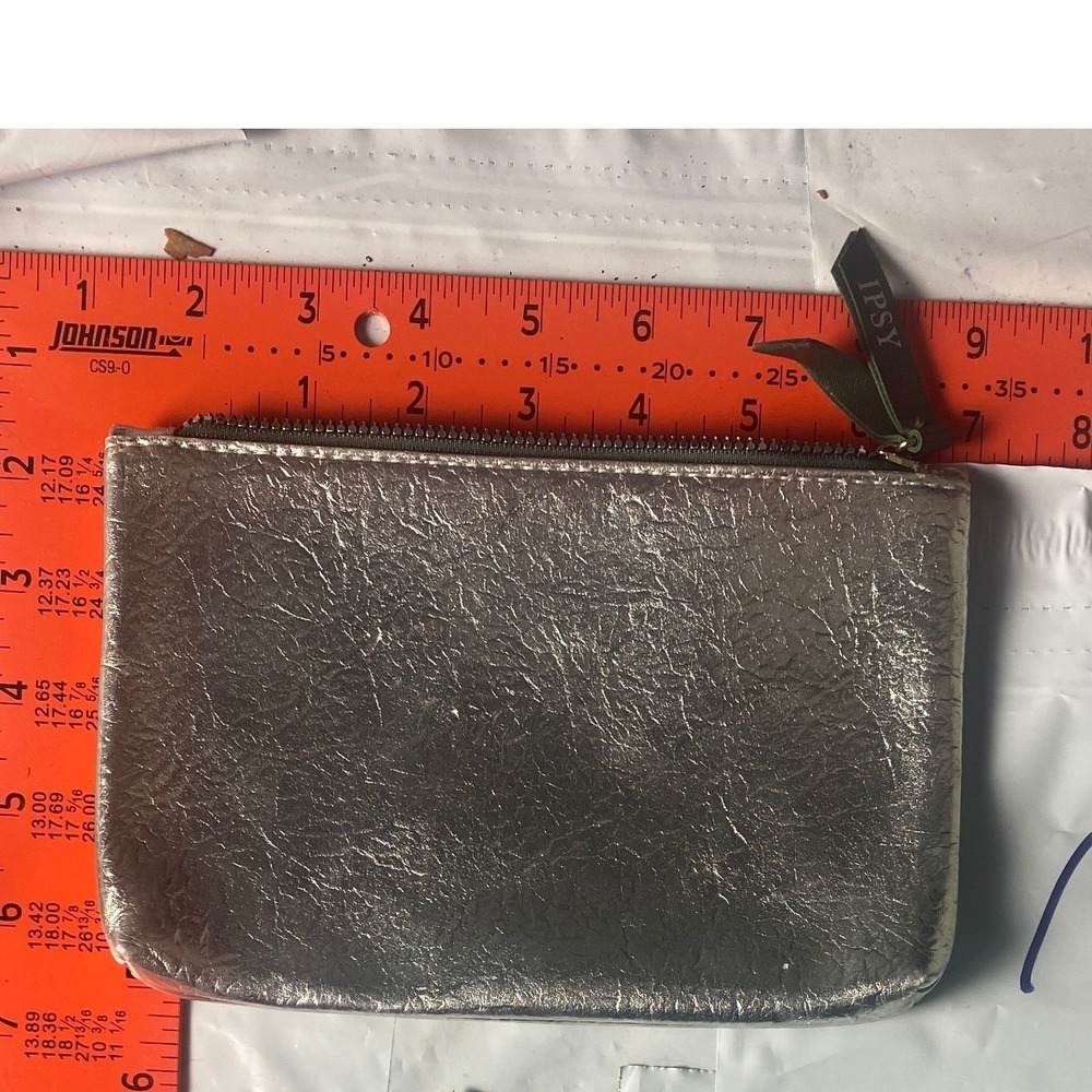 Ipsy Metallic Silver Crinkled Faux Leather Zip Around Makeup Bag Pouch NN10
